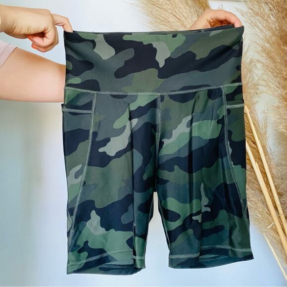 OLD NAVY Olive Green Black Camo Print High Rise Waisted Biker Shorts 8" Inseam M - Picture 3 of 12